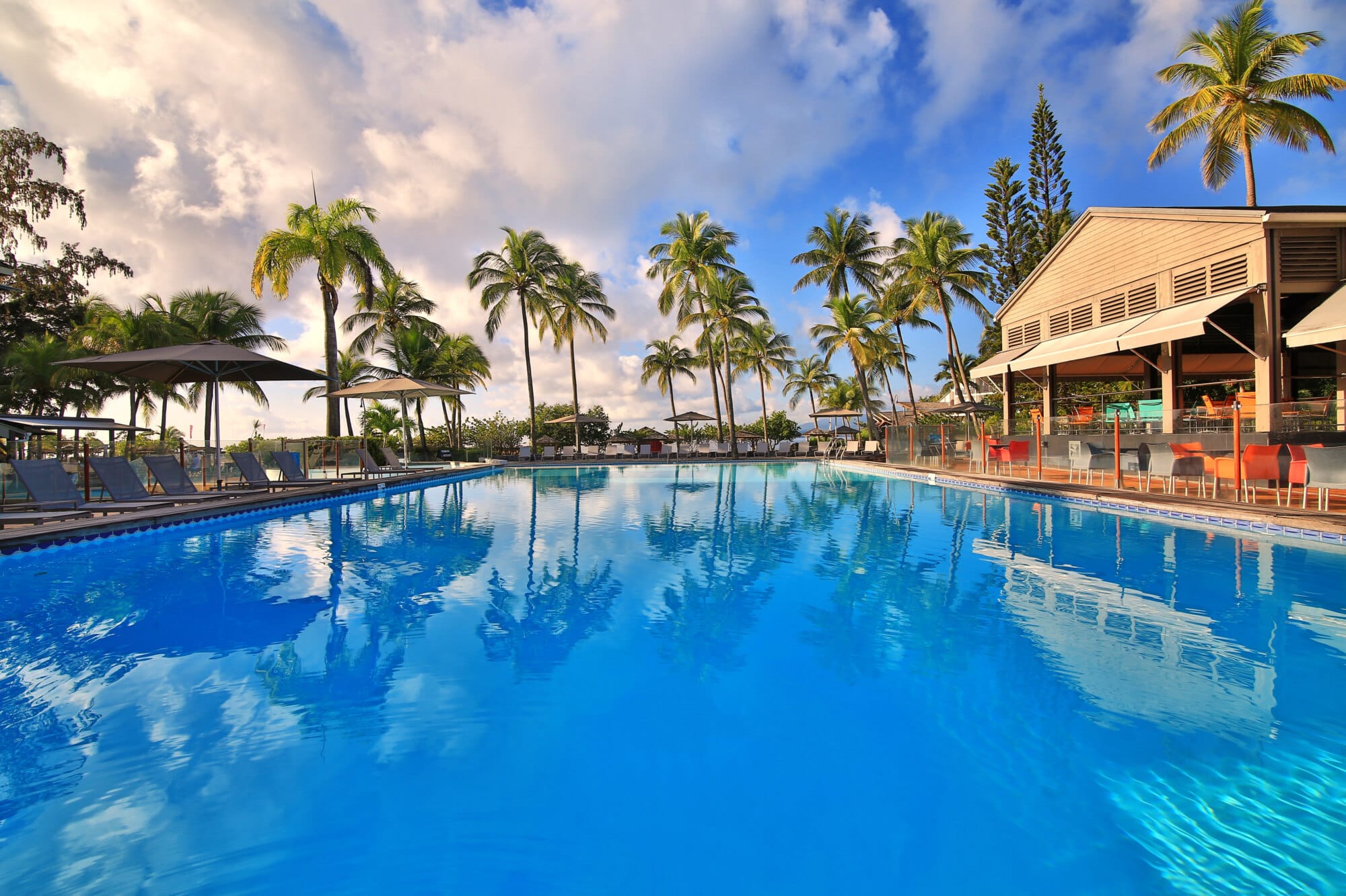 mahogany-hotel-piscine