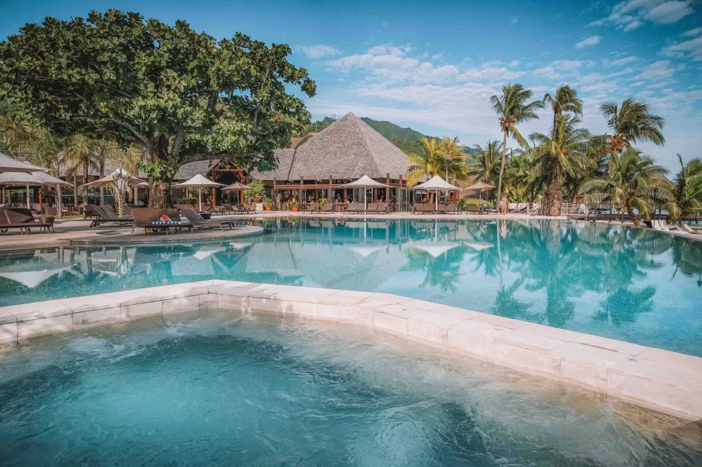 Hôtel Manava Polynésie vue piscine Voyage avec Vue