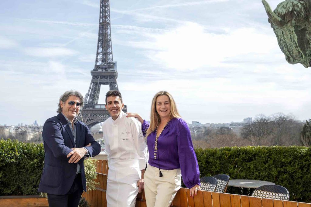 Le Café de l'Homme - Terrasse avec Vue face à la Tour Eiffel