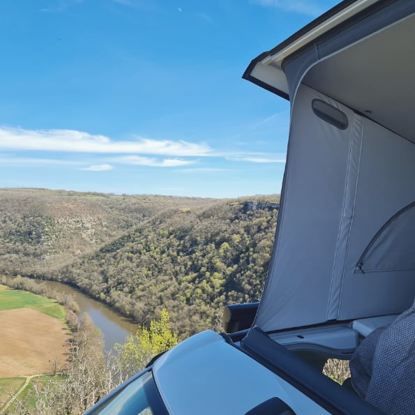 photo prise du haut du van avec la vue - ma petite vadrouille