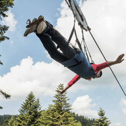 photo prise d'une personne sur l'activité fantasticable avec les bras grands ouverts