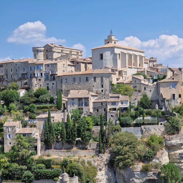 Vue sur le village de Gordes