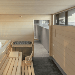 Intérieur d'un sauna en bois