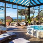 espace bien être bastide tourtour avec jacuzzi et piscine intérieure