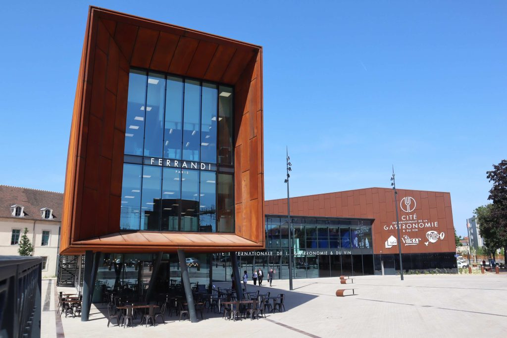 photo extérieure de la cité internationale de la gastronomie à dijon