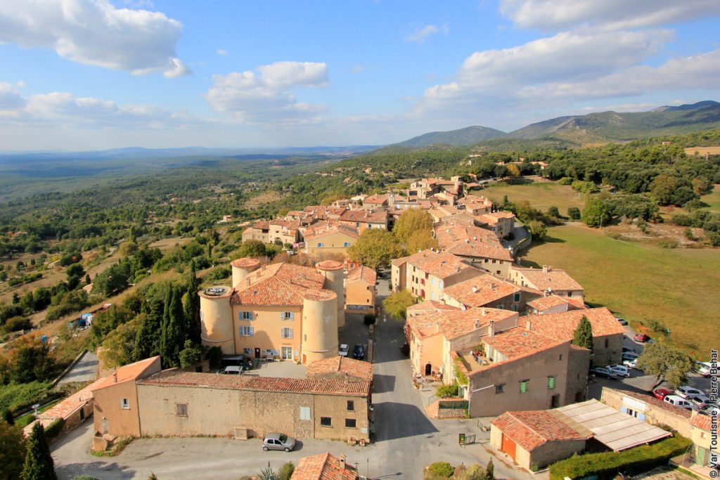 village de tourtour vue aérienne