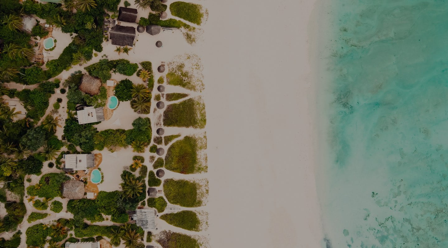 vue aérienne de l'hôte avec la mer, le sable et les villas - Whites and Villas
