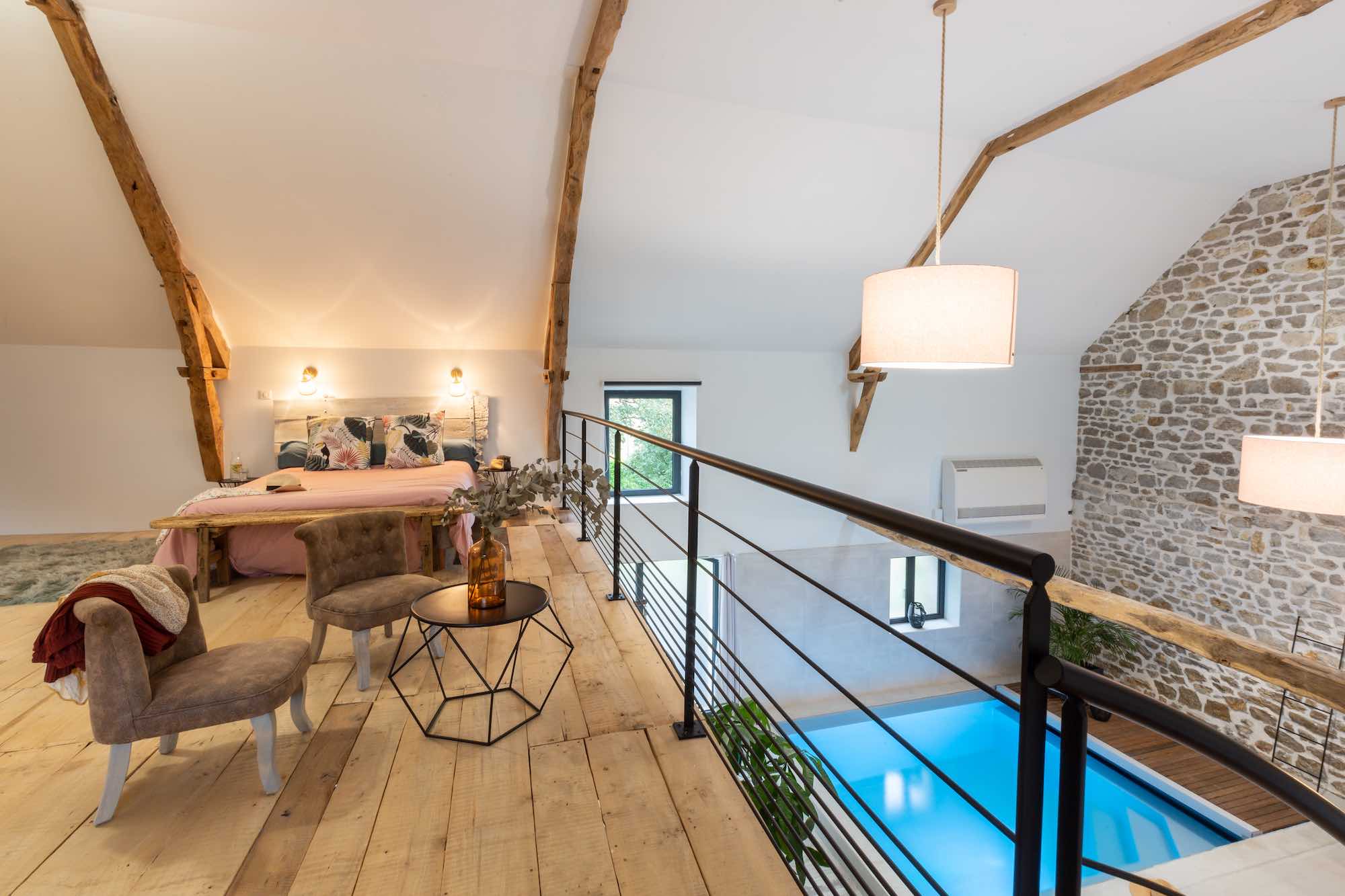 chambre avec piscine intérieure - les hauts de bagadou