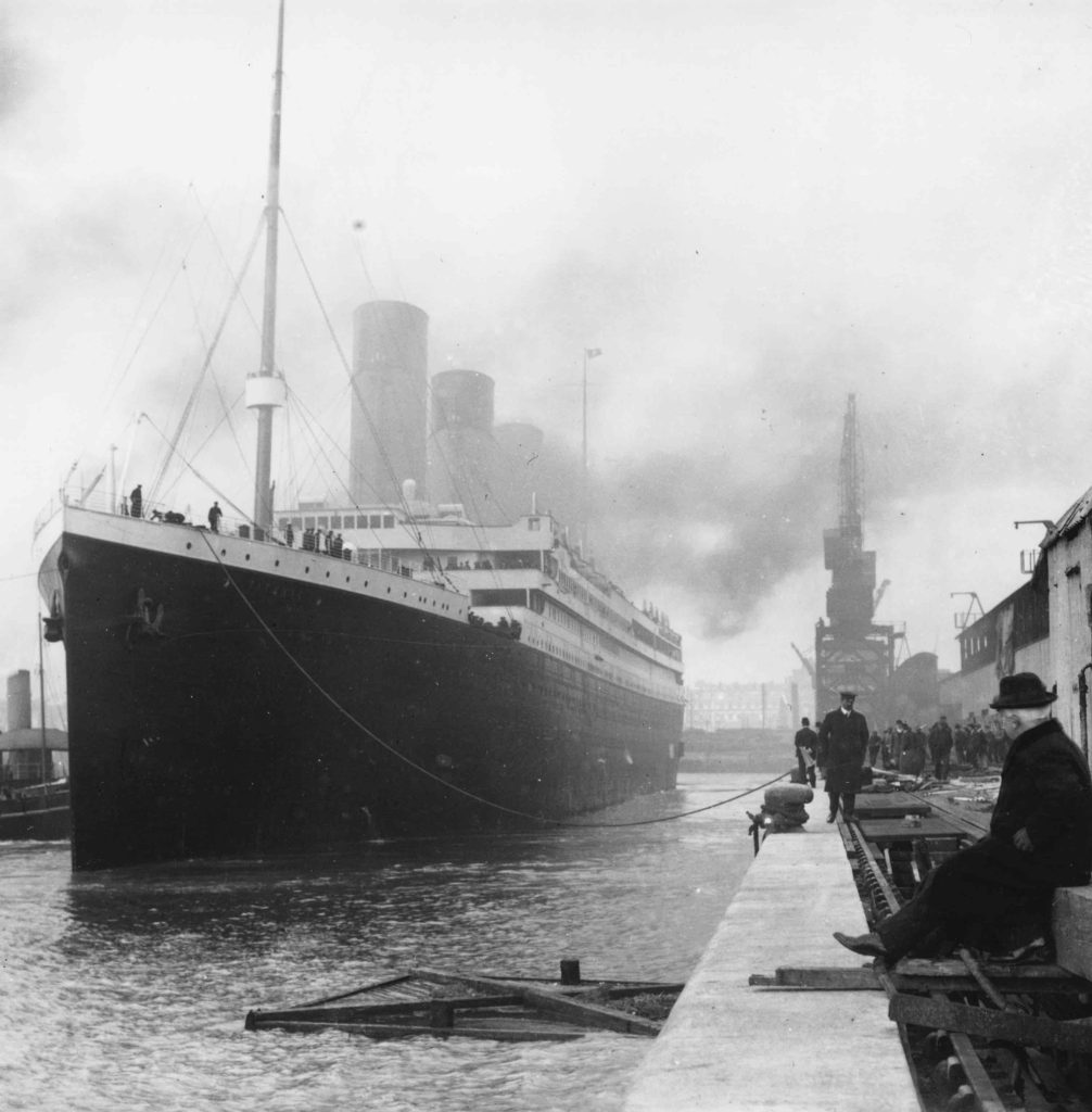 photo d'époque du titanic à quai en angleterre